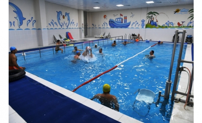 Şanlıurfa’da engelli vatandaşlara özel yüzme havuzu