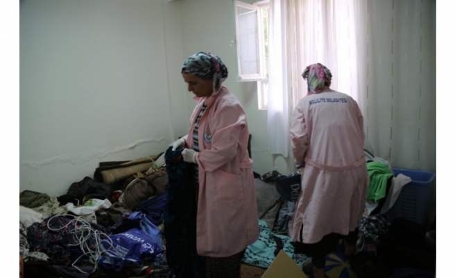 Haliliye ekiplerinden yaşlı kadına yardım eli