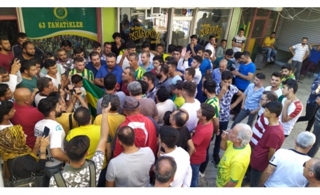 Taraftar, başkanı istifaya çağırdı