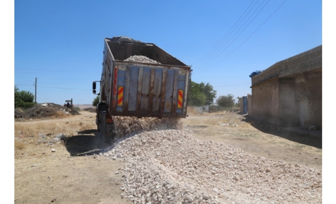 Kırsalda yol çalışmalarına devam ediyor