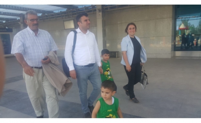 Urfa vekilinin babasından Öcalan'a ziyaret