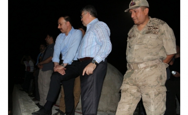 Vali Erin, yangın için seferber oldu