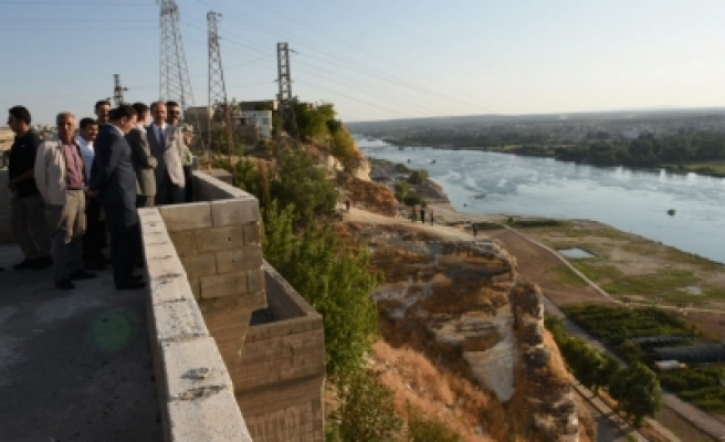 Vali Erin Birecik ve Suruç’ta incelemelerde bulundu