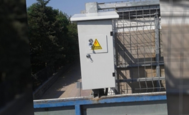 Tehlike saçan elektrik panosu onarıldı