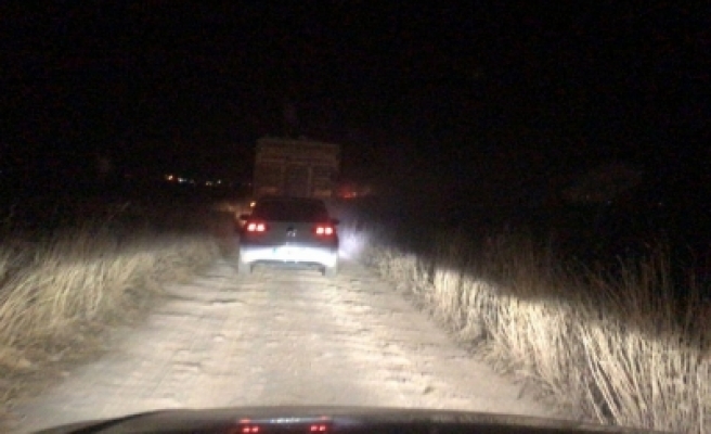 Şanlıurfa - Viranşehir yolunda kaza... Ulaşım tarladan sağlanıyor