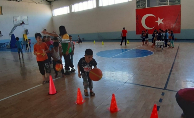 Akçakale’de Suriyeli çocuklar sporla entegre oluyor