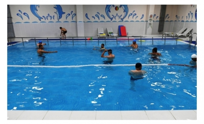 Büyükşehir Belediyesi Engellilere Özel Yüzme Havuzunu Hizmete Sundu