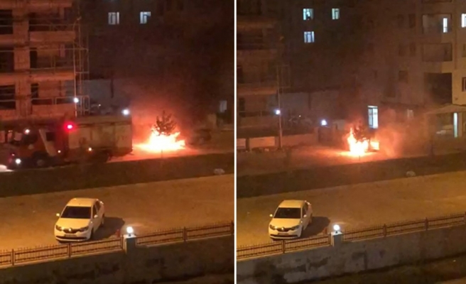 Karaköprü'de bir araç alev alev yandı