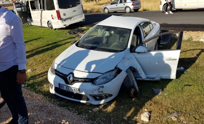 Karaköprü'de iki araç araç çarpıştı