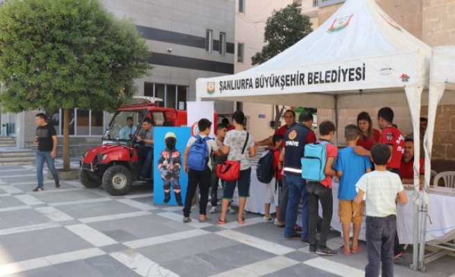 Şanlıurfa'da itfaiyenin standına yoğun ilgi