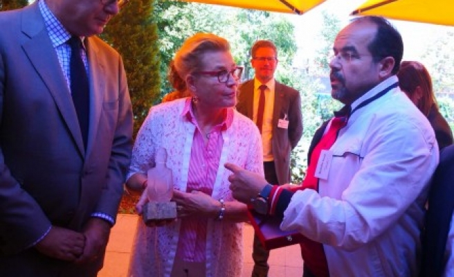 Büyükelçilik kapılarını gazetecilere açtı