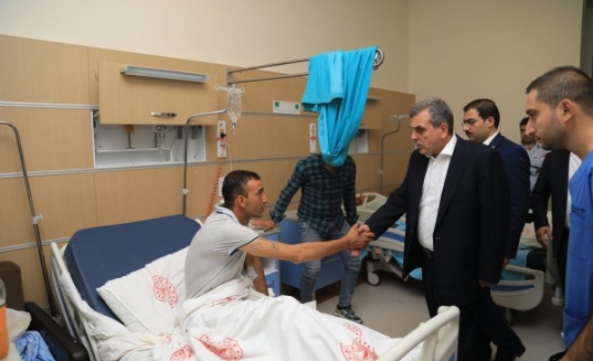 Belediye başkanları yaralıları ziyaret etti