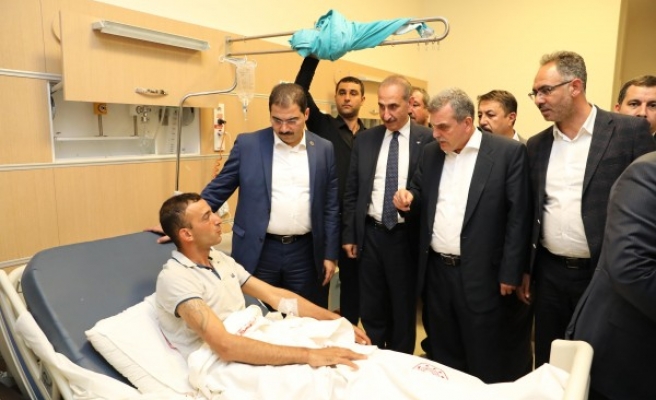 Canpolat, hem yaralıları hem de yakınlarını ziyaret etti