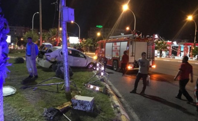 Abide Kavşağında trafik kazası: 2 yaralı