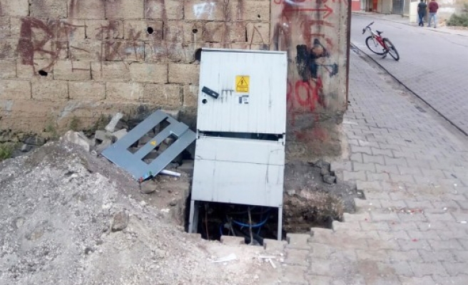 Viranşehir’de elektrik panoları tahrip edildi