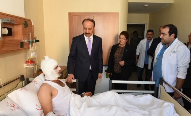 Vali Erin’den Mehmetçiklere moral ziyareti