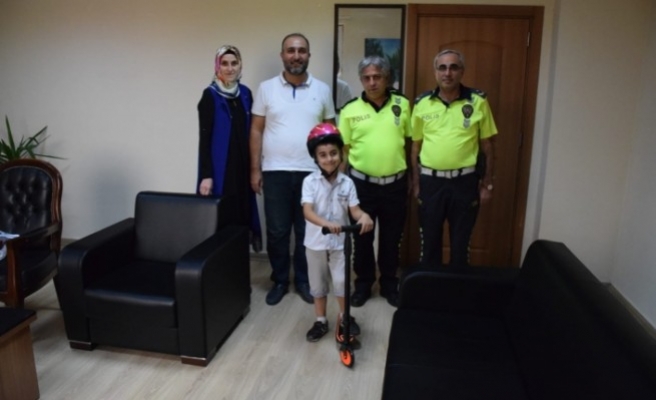 Emniyetten Urfalı öğrenciye hediye