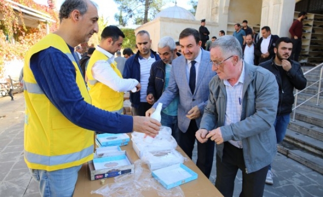 Haliliye Belediyesinden gülsuyu ve lokum ikramı