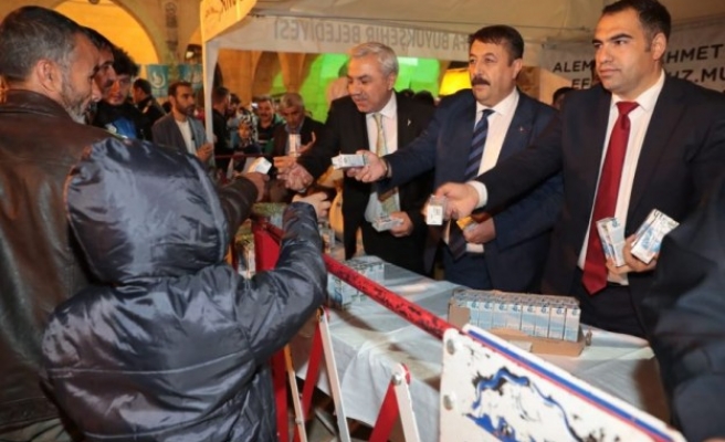 Büyükşehir, Mevlid Kandili için süt dağıttı