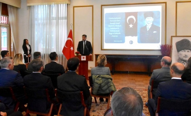 Çin’de 10 Kasım için tören yapıldı