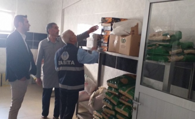 Zabıta ekipleri, gıda ürünlerini denetledi