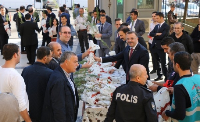 Şanlıurfa Cumhuriyet Başsavcılığı fidan dağıttı
