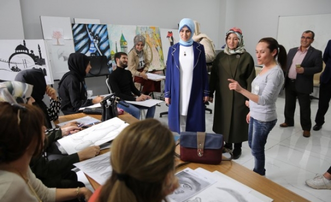 Erin ve Canpolat kadın kursiyerleri ziyaret etti