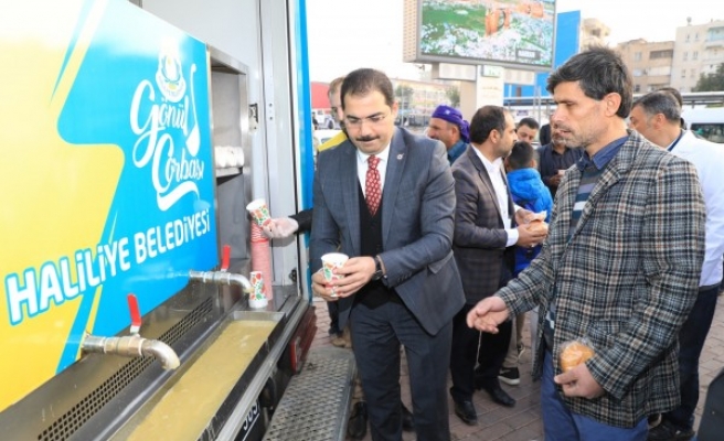 Canpolat, vatandaşlara çorba dağıttı