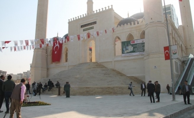 11 Nisan Kurtuluş Camisi ibadete açıldı