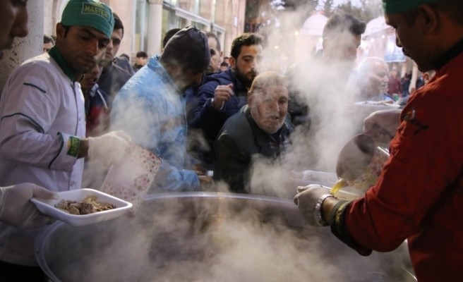 Şanlıurfa'da binlerce kişiye tirit ikram edildi