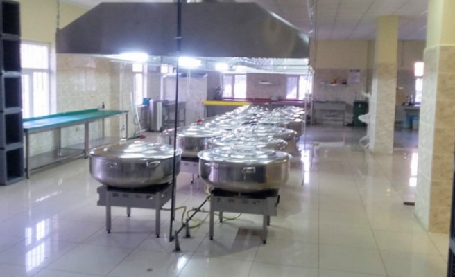 Öğretmenevindeki mutfak, 17 bin kişiye yemek çıkarabiliyor
