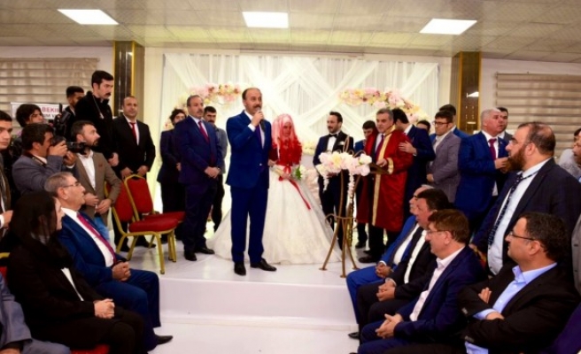 Urfa protokolü Özcan ailesinin düğününde buluştu