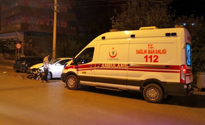 Karaköprü'de iki araç çarpıştı