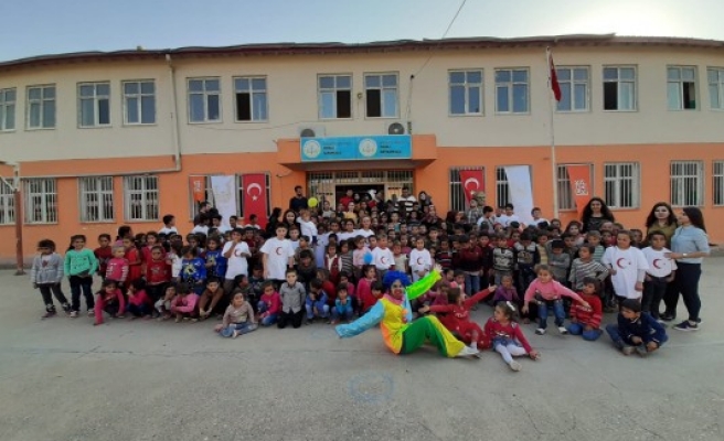 Açık Kapı, sınırdaki yüzleri güldürdü