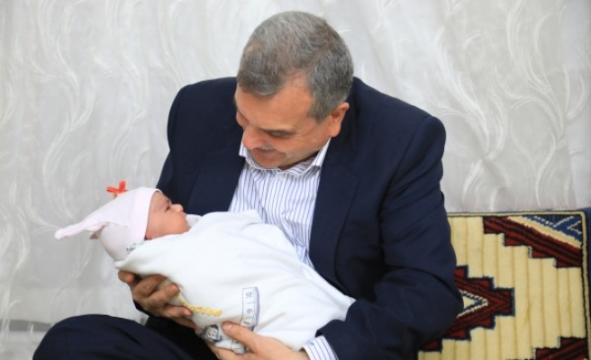 Beyazgül, aileleri yeni evlerinde ziyaret etti