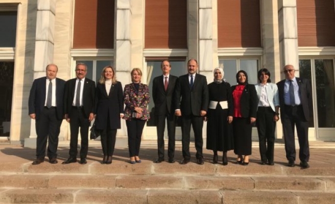 Gülpınar ve vekillerden Fransa Büyükelçiliğine ziyaret