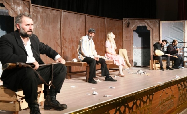 Şehir Tiyatrosuna sanatseverlerden tam not