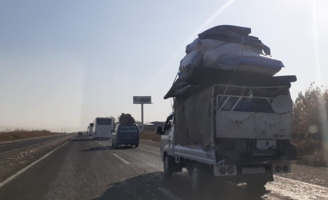 Suriyeliler Telabyad'a dönmeye başladı