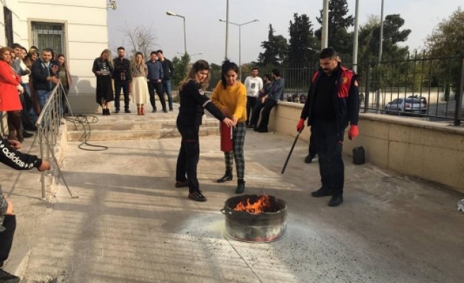 Sağlık personellerine yangın tatbikatı