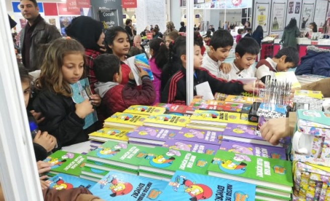 Urfa’daki ‘Kitap Fuarı’na çocuklardan büyük ilgi