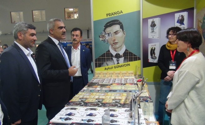 HÜDA PAR heyeti, ‘Kitap Fuarı’nı gezdi
