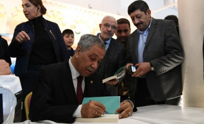 Bülent Arınç, Şanlıurfa'daki Kitap Fuarında konuştu