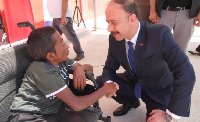 Vali Erin’den engelli açıklaması: Empati kurun