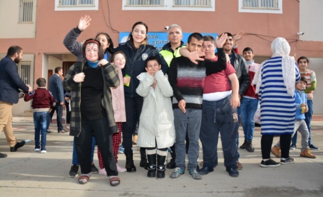 Emniyet ekipleri, engellilerle buluştu