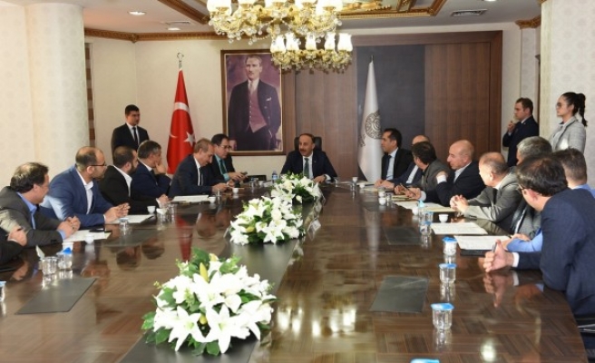 YİKOB’un yaptırdığı taziye ve kültür evleri için imzalar atıldı