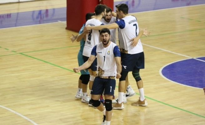 Haliliye Belediyespor liderliği koruyor