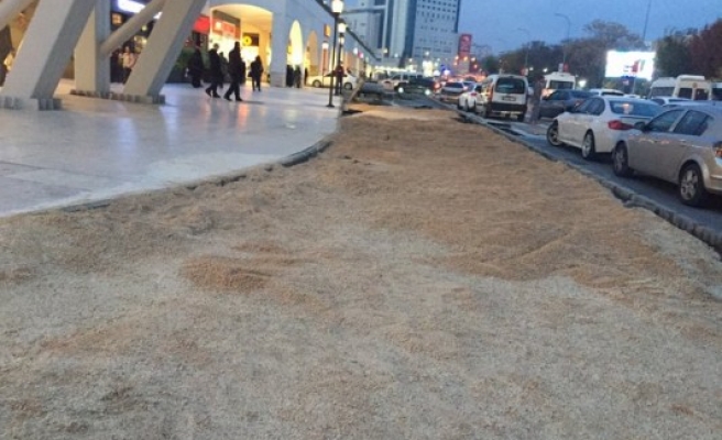 Büyükşehir yolu neden daraltıyor?