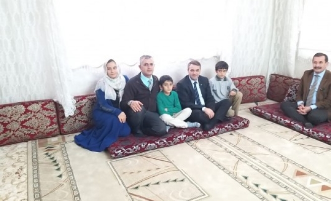 Kaymakam Esen, şehit ailelerini ziyaret etti