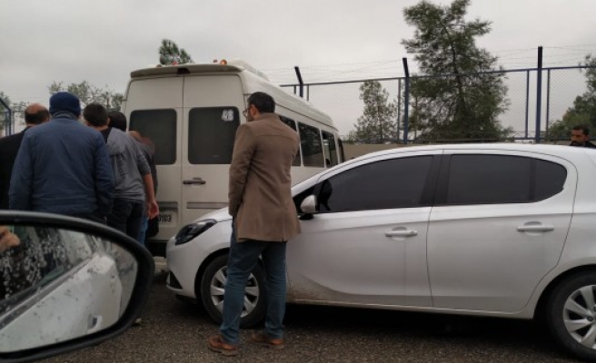 Şanlıurfa'da zincirleme kaza: 3 araç birbirine girdi