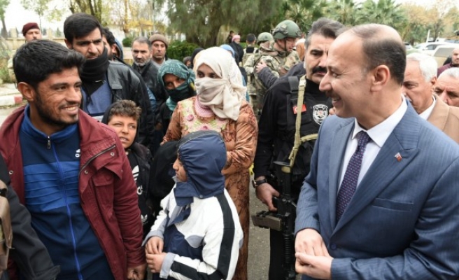 Vali Erin, Suriye’de talepleri dinledi